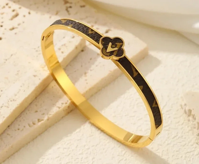 Bracelet - Golden Clover Couture Bangle