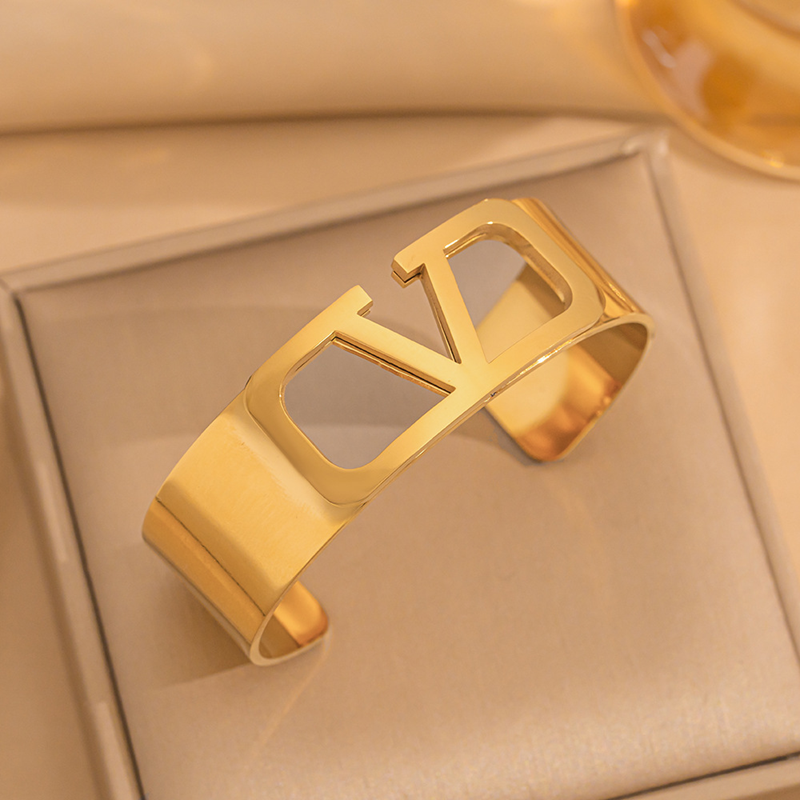 Bracelet – Initial Cuff Gold