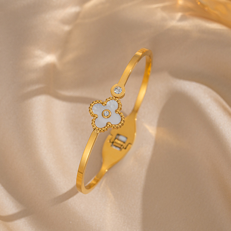Bracelet – Ivory Clover Crystal