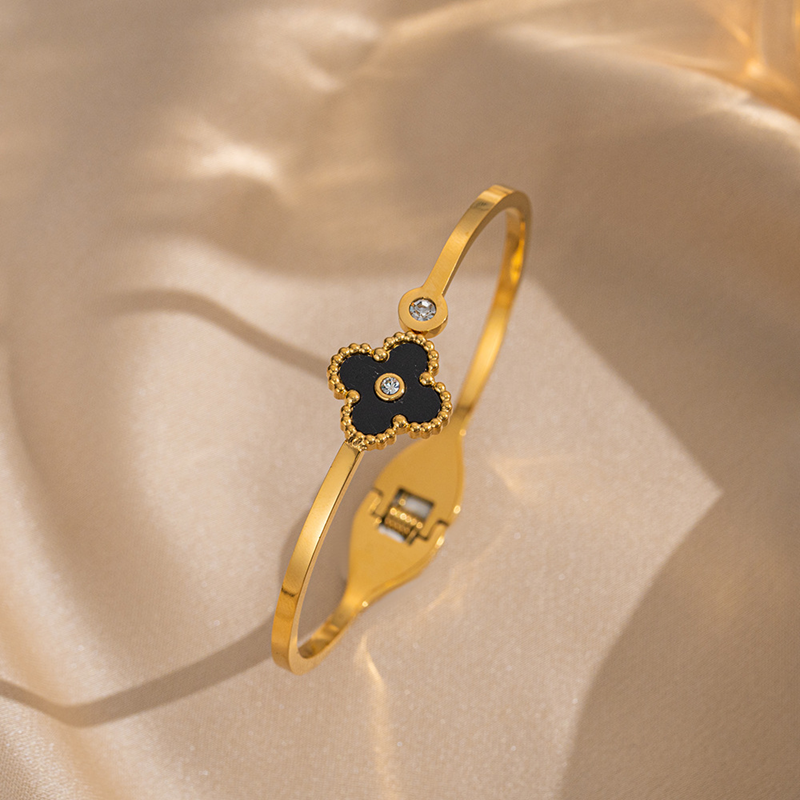 Bracelet – Noir Clover Crystal