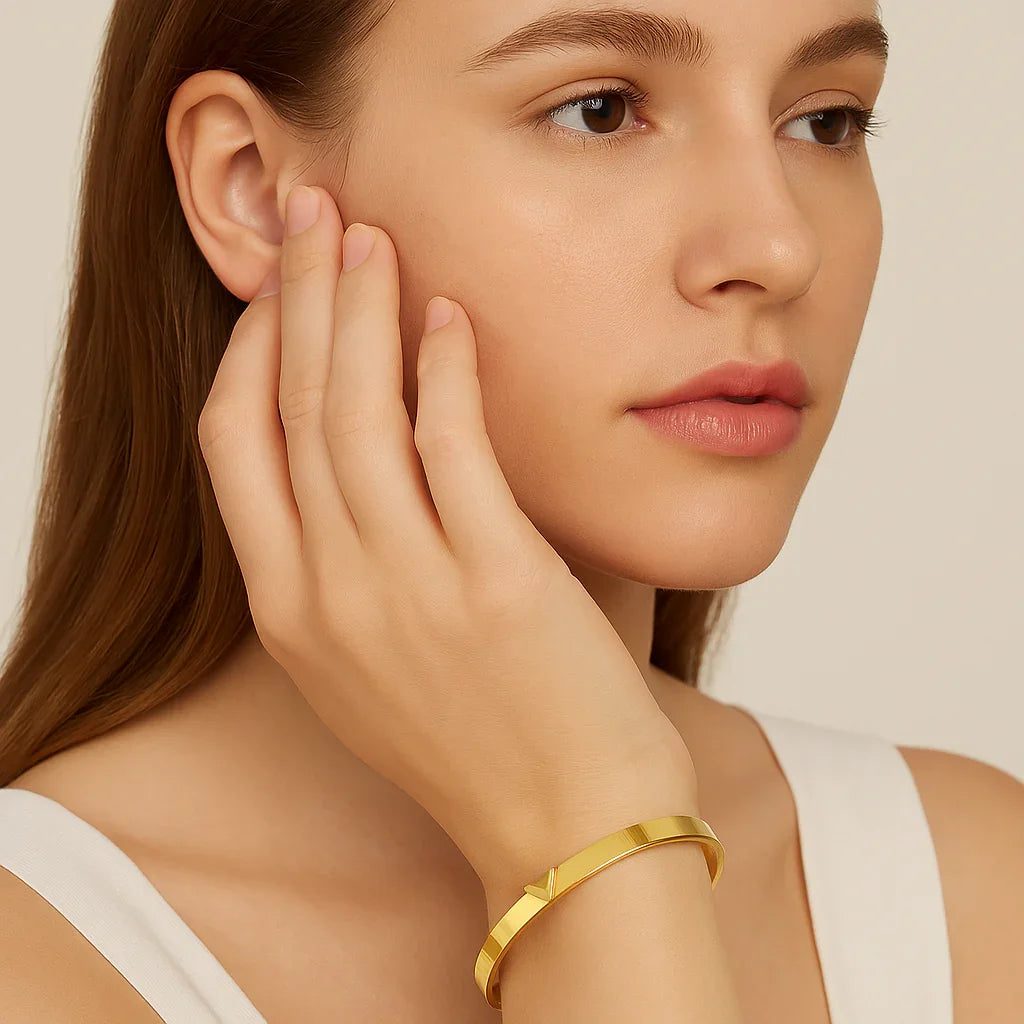 Bracelet - Vogue V-Elegance Bangle