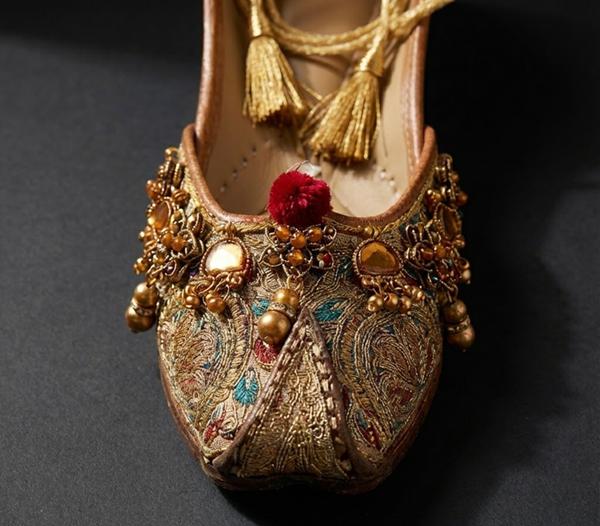 Antique Gleam Khussa