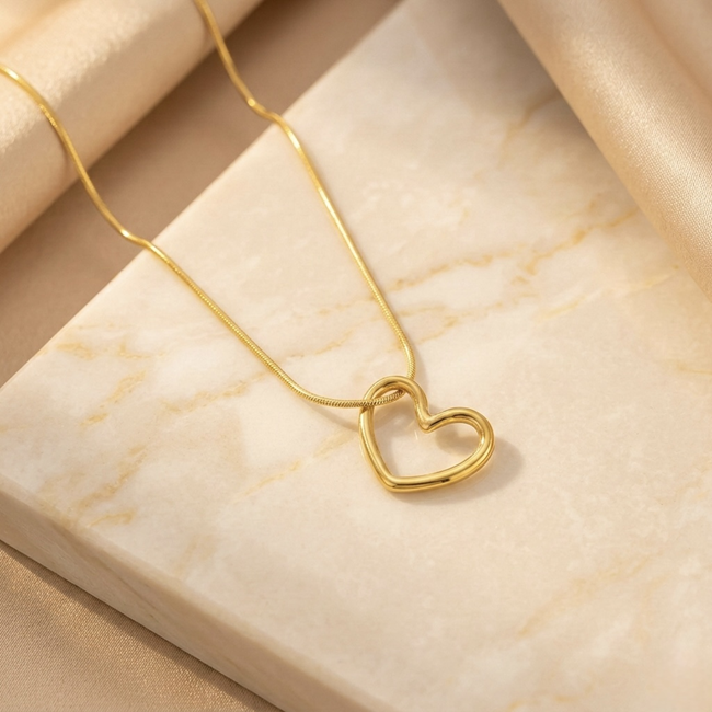 Luvora Heart Pendant Necklace