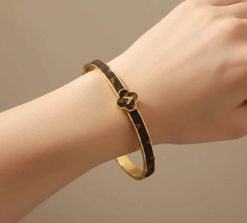 Bracelet - Golden Clover Couture Bangle
