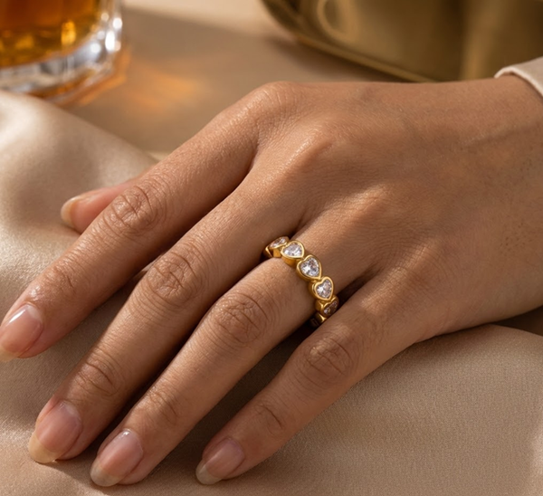 Amoria Heartline Gold Ring
