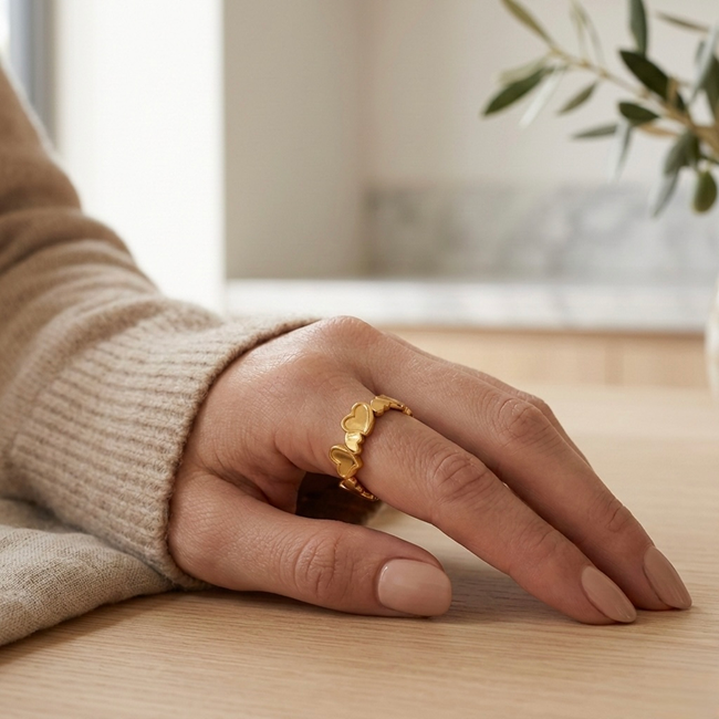 Amoura Heart Link Ring