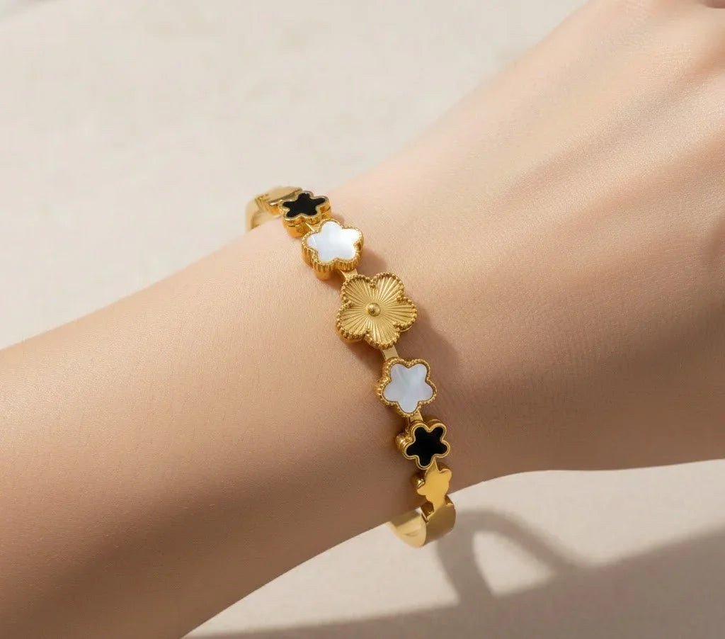 Bracelet- Gardenia Clover Luxe Bangle