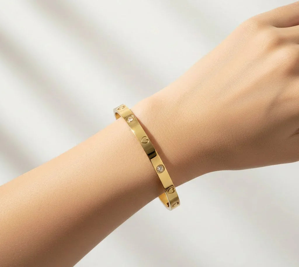Bracelet - Golden Heart Signature Slim Bangle
