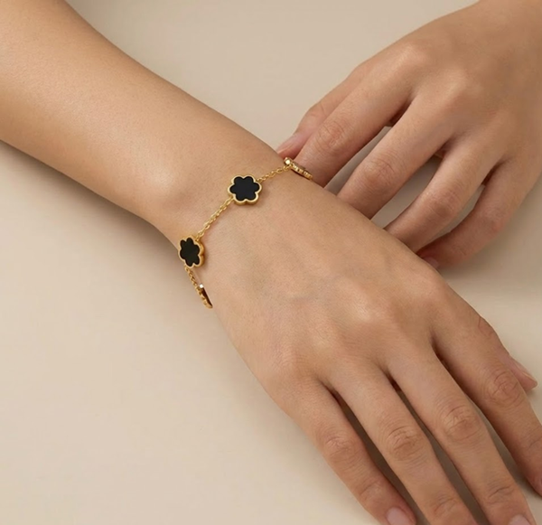 Bracelet - Noir Clover Charm