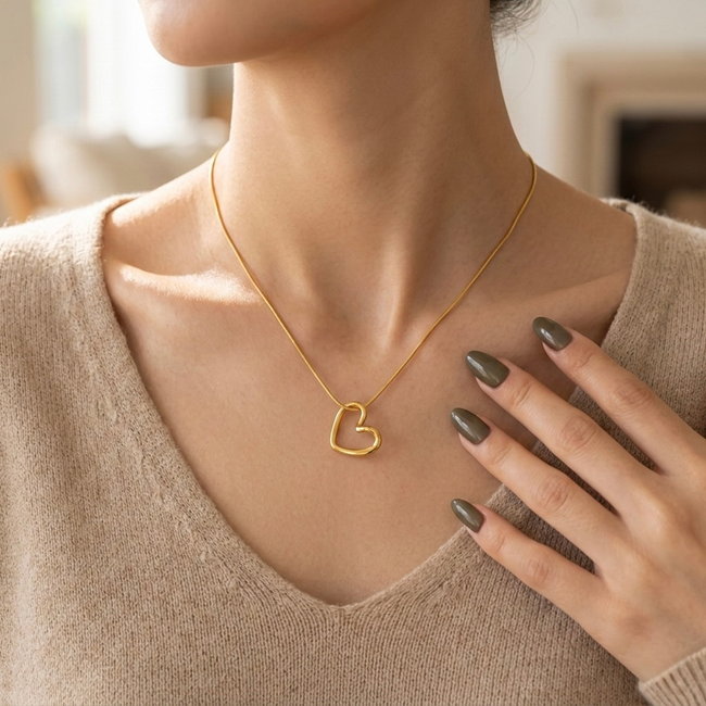 Luvora Heart Pendant Necklace