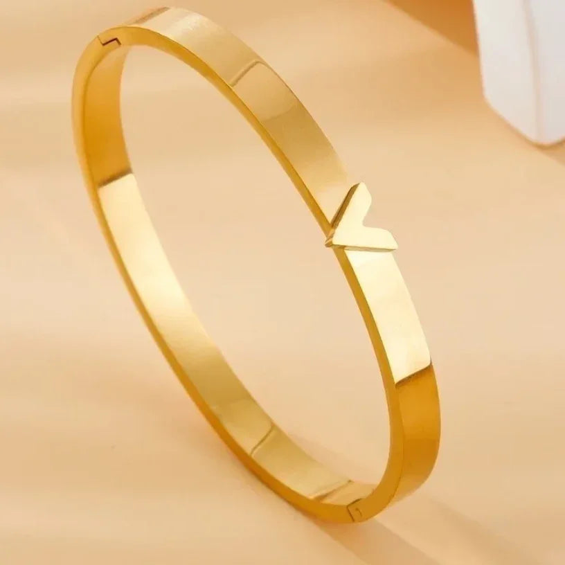 Bracelet - Vogue V-Elegance Bangle