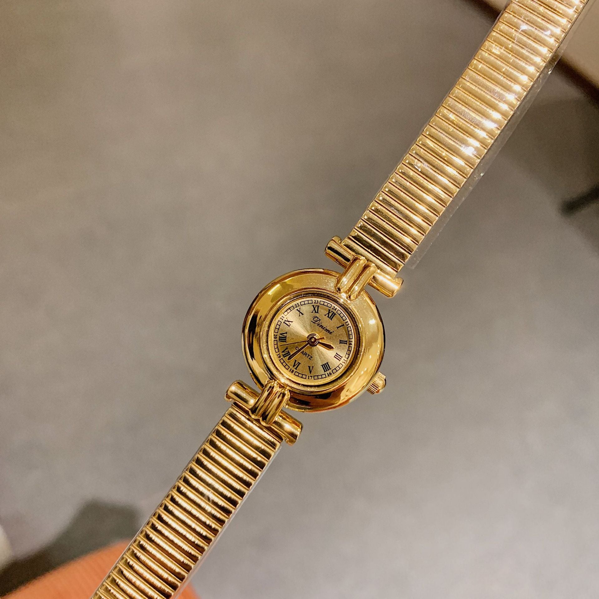 Élan Watch - Gold Dial