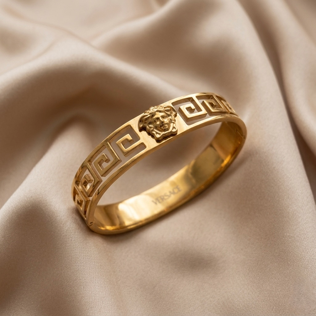 Zarvion Medallion Cuff